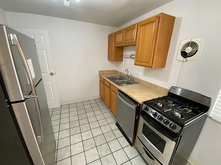 W 10th Ave 39-41 BSS — Photo 5
