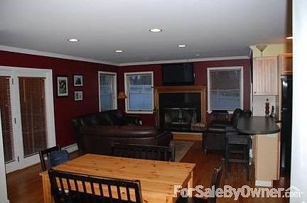 3rd image of 32 Cardoza Ave