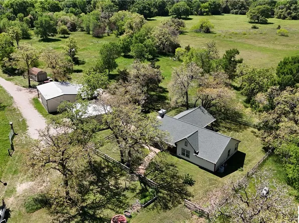 10202 Roy Rd, Flatonia, TX 78941