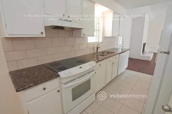 16223 Barcelona Dr — Photo 4