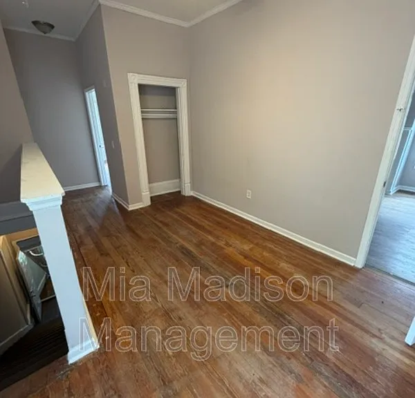 305 W 39th St — Photo 3