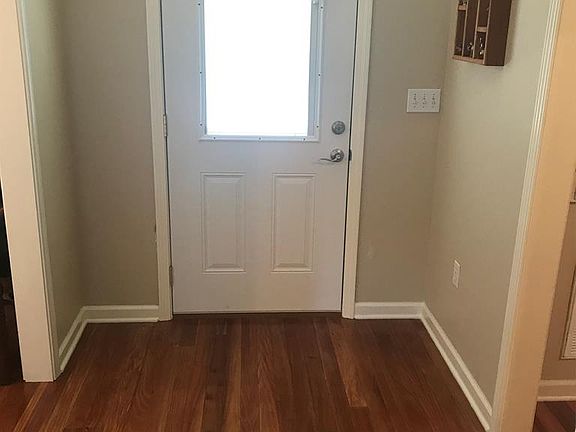 2nd image of 915 Cedarbrook Dr