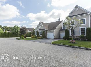 16 Eagle Cir, Bohemia, NY 11716