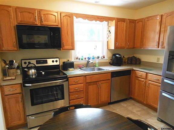 4th image of 30 Oakwood Blvd