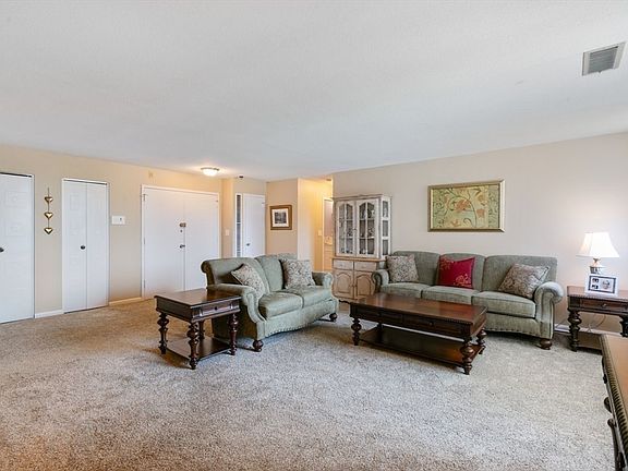 4th image of 1008 Paradise Rd APT 2E