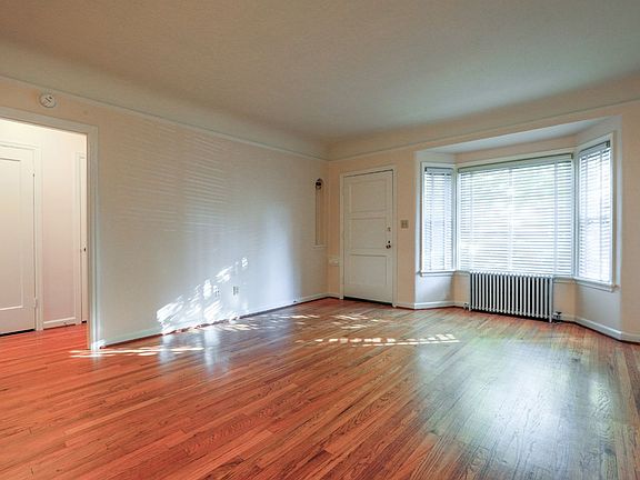 2nd image of 4405 NE Hoyt St #1B-1Ba-585Sqft