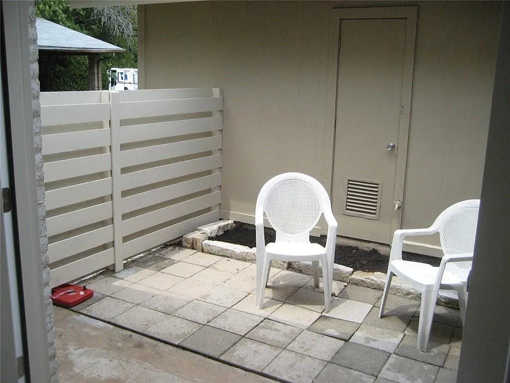2 bed, 1.0 bath, 1661 sqft, $1,575 — Photo 2