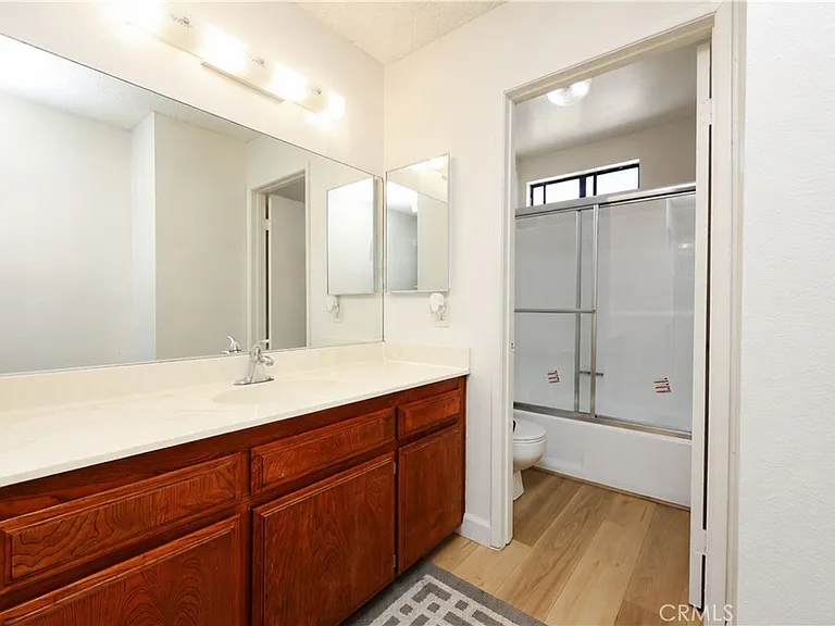 10355 La Reina Ave #A — Photo 15