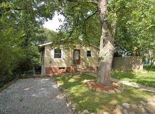 6 Skidmore Trl, Hopatcong, NJ 07843