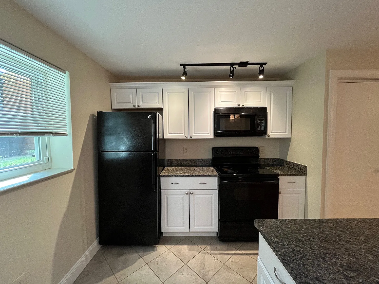 Emerson 115 - 5 — Photo 4