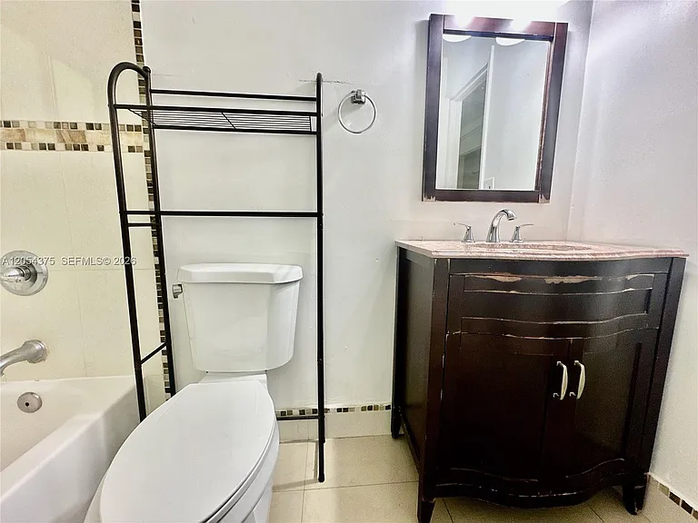 1548 SW 5th Pl #1 — Photo 35