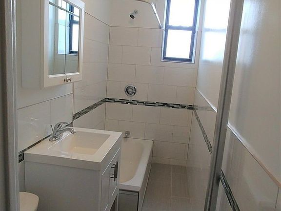 4th image of 3240 46th St APT 4E