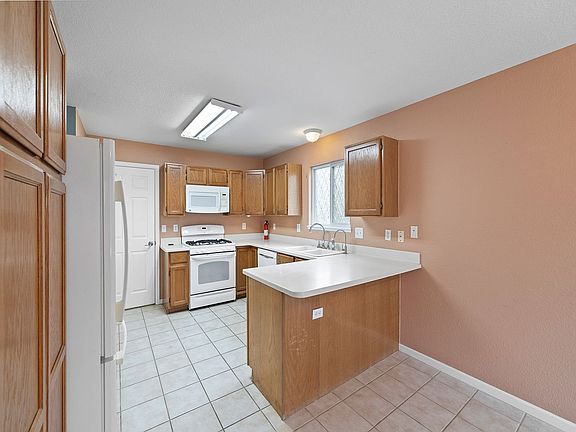 4th image of 506 Pebble Beach Ave