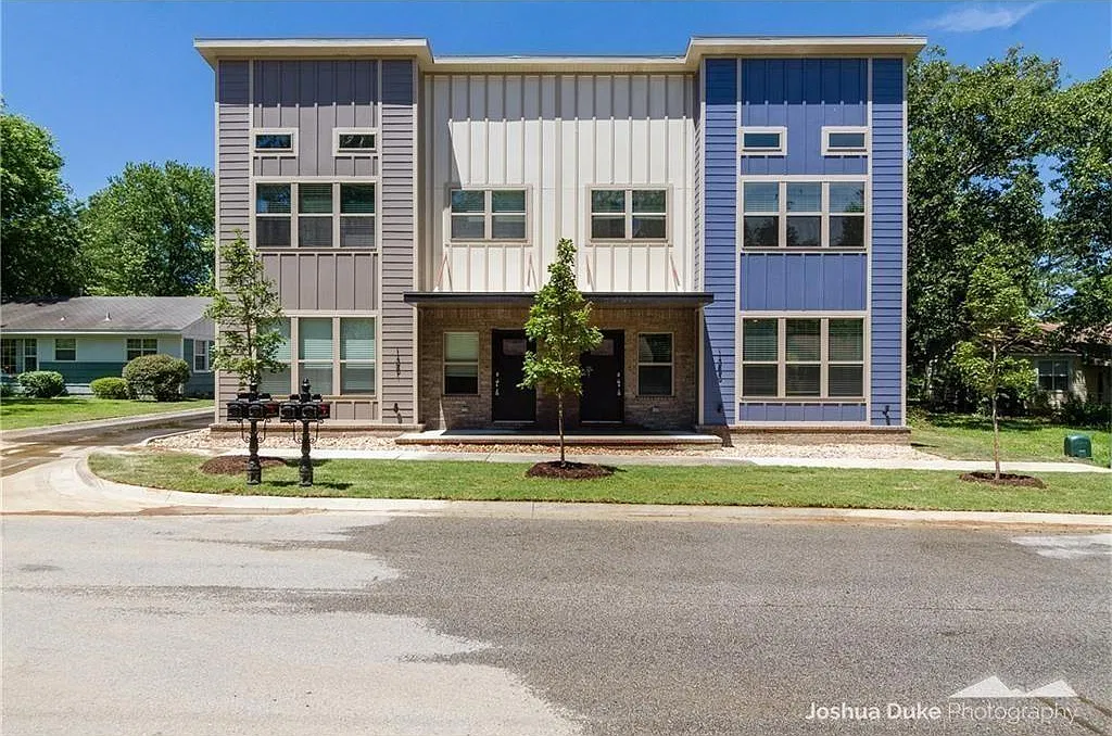 4 bed, 4.5 bath, 2100 sqft, $3,500 — Photo 1