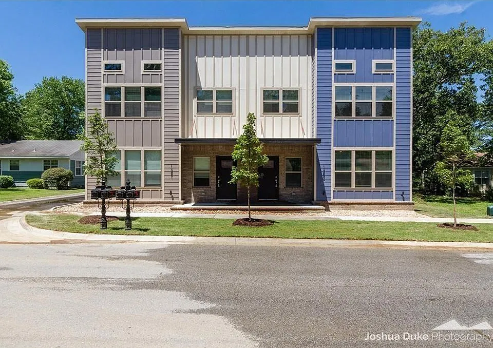 1393 N Oakland Ave