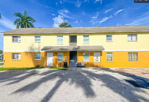 1927 Hill Ave Photo 1