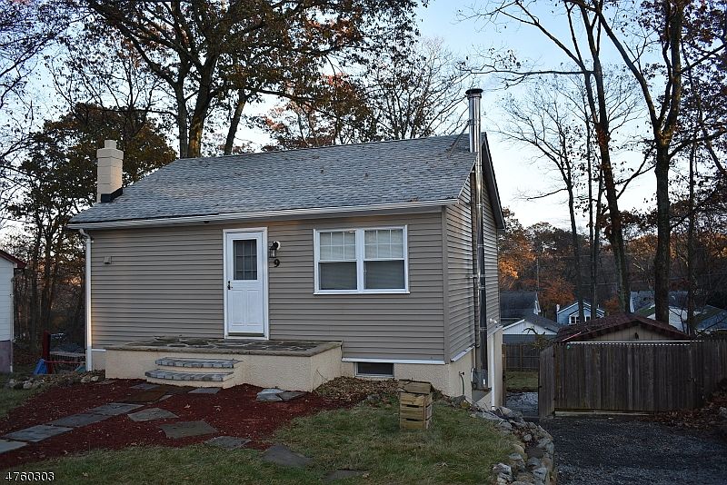 1st image of 9 Northwestern Trl