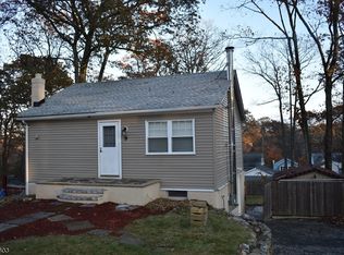 9 Northwestern Trl, Hopatcong, NJ 07843