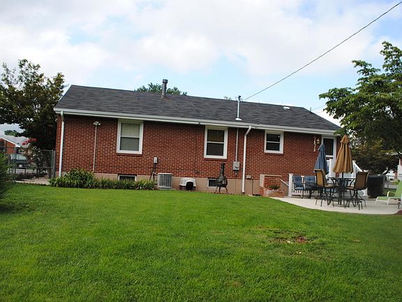 2nd image of 910 Fenwick Dr