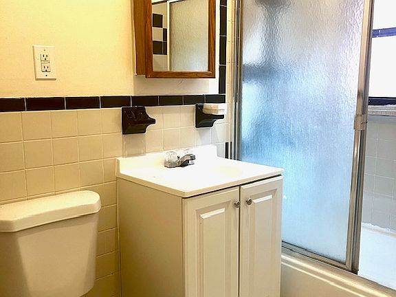 2nd image of 1291 Bronx River Ave APT 2