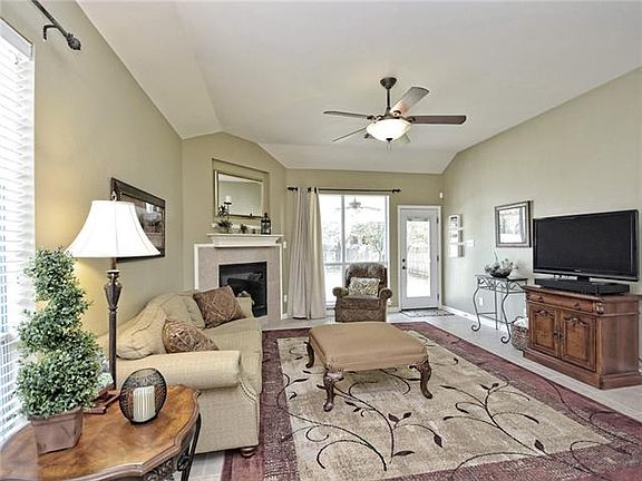 5th image of 706 Coomes Pl