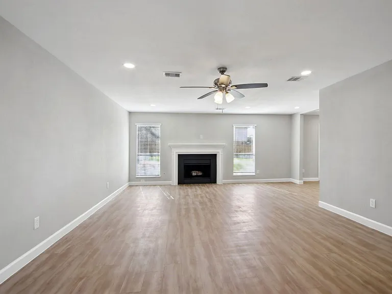 1127 Cascade Creek Dr — Photo 8