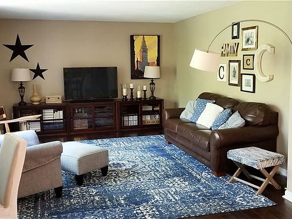 2nd image of 10161 Ravenwood Ct