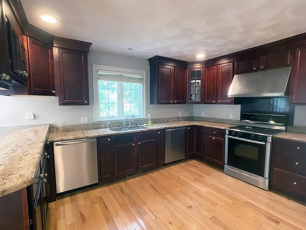 3 bed, 2.5 bath, 1800 sqft, $3,500 — Photo 4