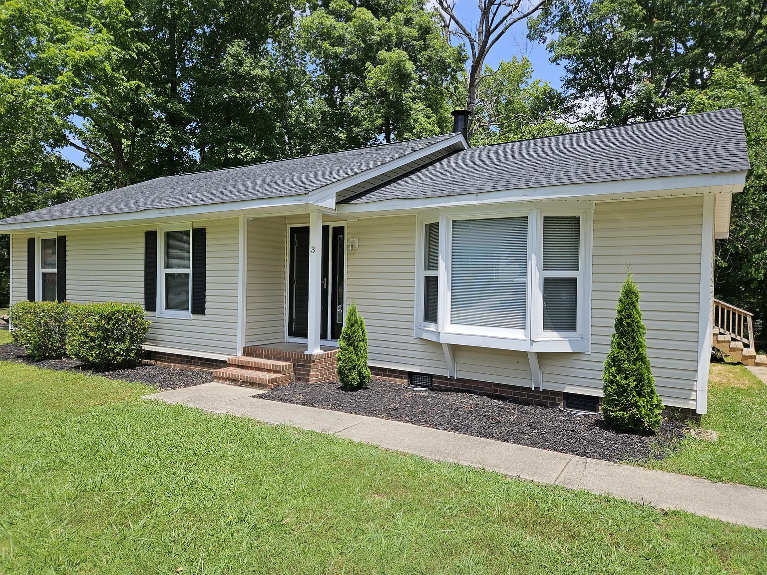 3 bed, 1461 sqft, $2,000 — Photo 2