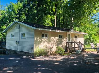 97 Hickory Grove Dr, Oswego, NY 13126