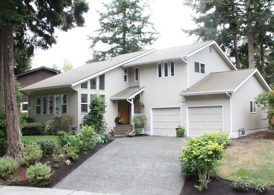 1st image of 927 SW Castilian Dr
