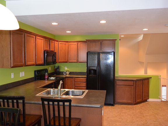 5th image of 586 E 1590th St S