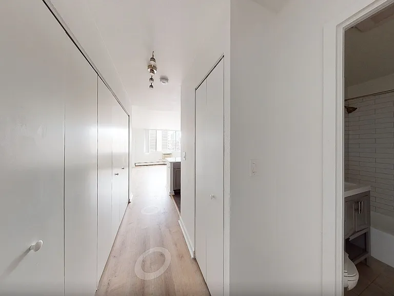 2424 N.Clark — Photo 23