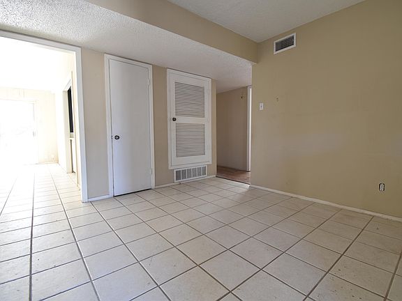 3rd image of 204 N Resler Dr