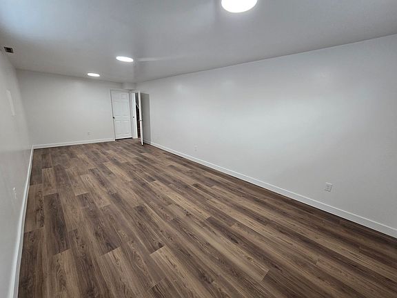 3rd image of 427 Marvista Ln