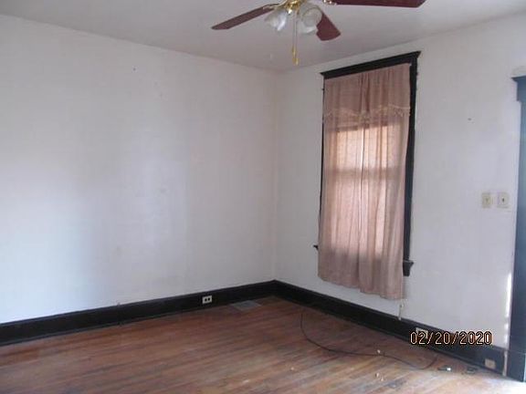 4th image of 3733 Llewellyn Ave