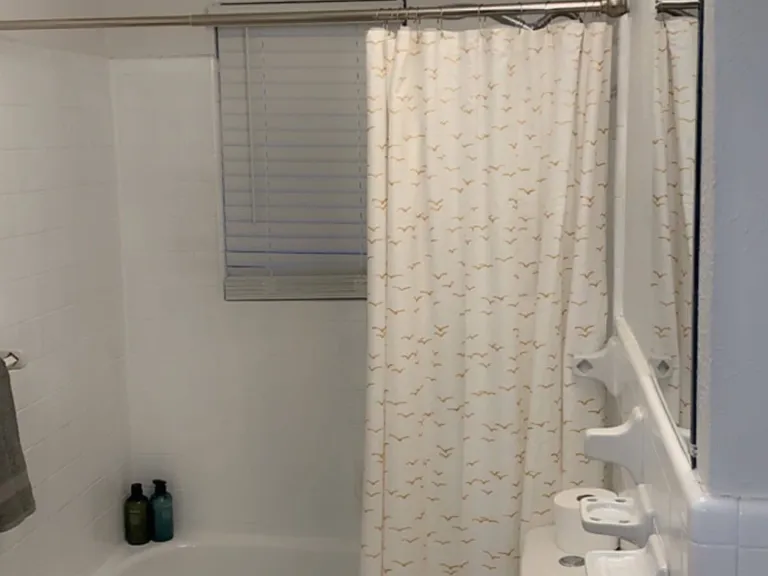 4409 Kings Cir N — Photo 6