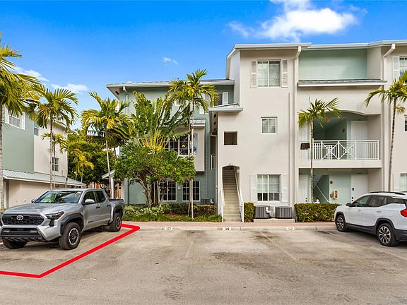 4th image of 403 SW 13th Terrace #403