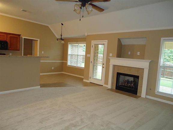3rd image of 205 Tate Dr