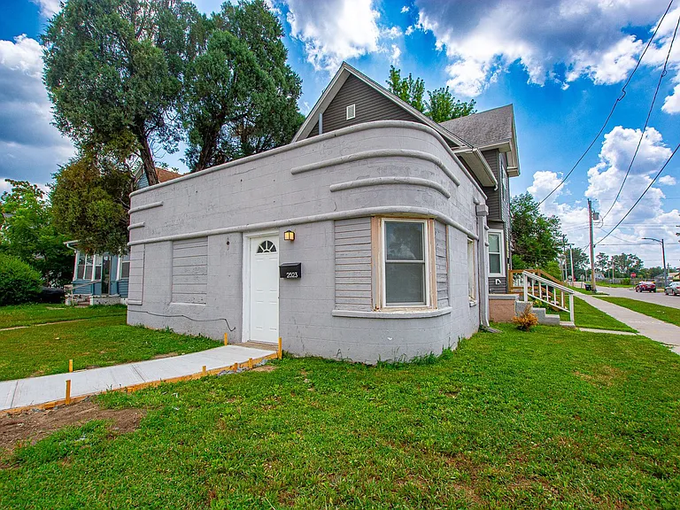 2523 Ames Ave — Photo 12