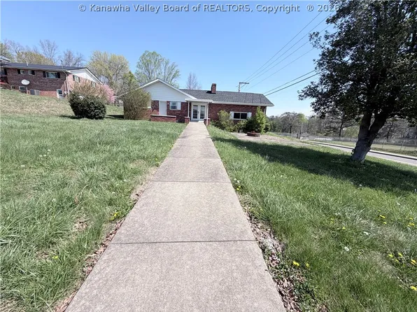 5201 Hammons Dr, Charleston, WV 25313