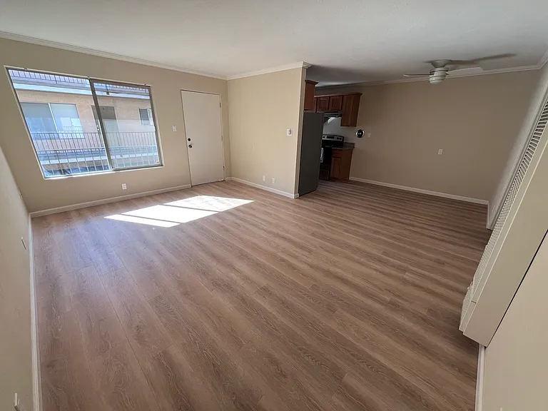 Central Avenue Apartments — Photo 8