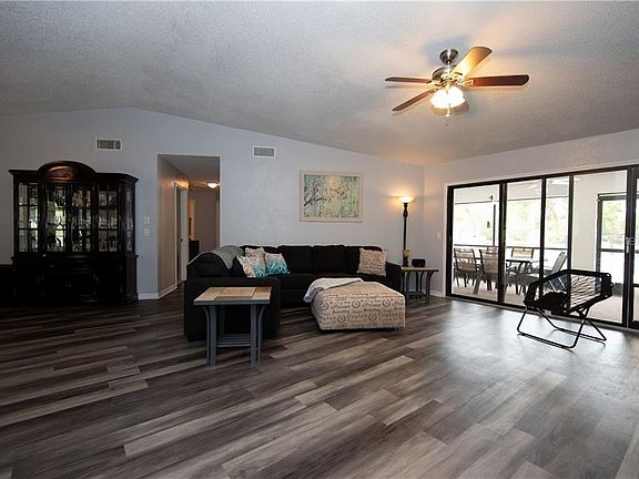 4th image of 3967 Crestridge Dr