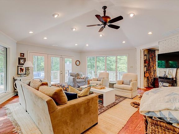 5th image of 200 Fern Hill Dr