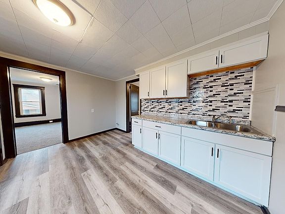 4th image of 3236 W 33rd St Front Up