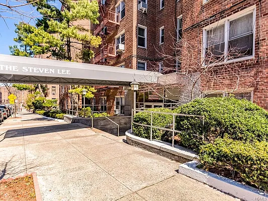 Sold by Re/Max In The City | media 23