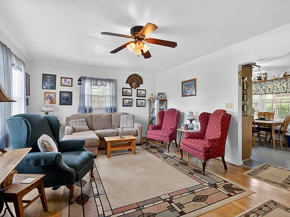 5th image of 838 Aster Rd