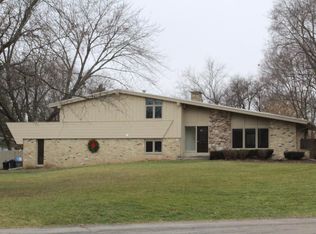 W154N8105 Elm Ln, Menomonee Falls, WI 53051