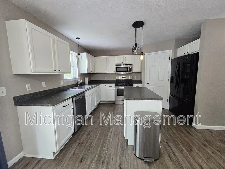 684 Glenlivet St — Photo 14