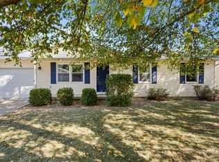 2116 Robin Rd, Mahomet, IL 61853